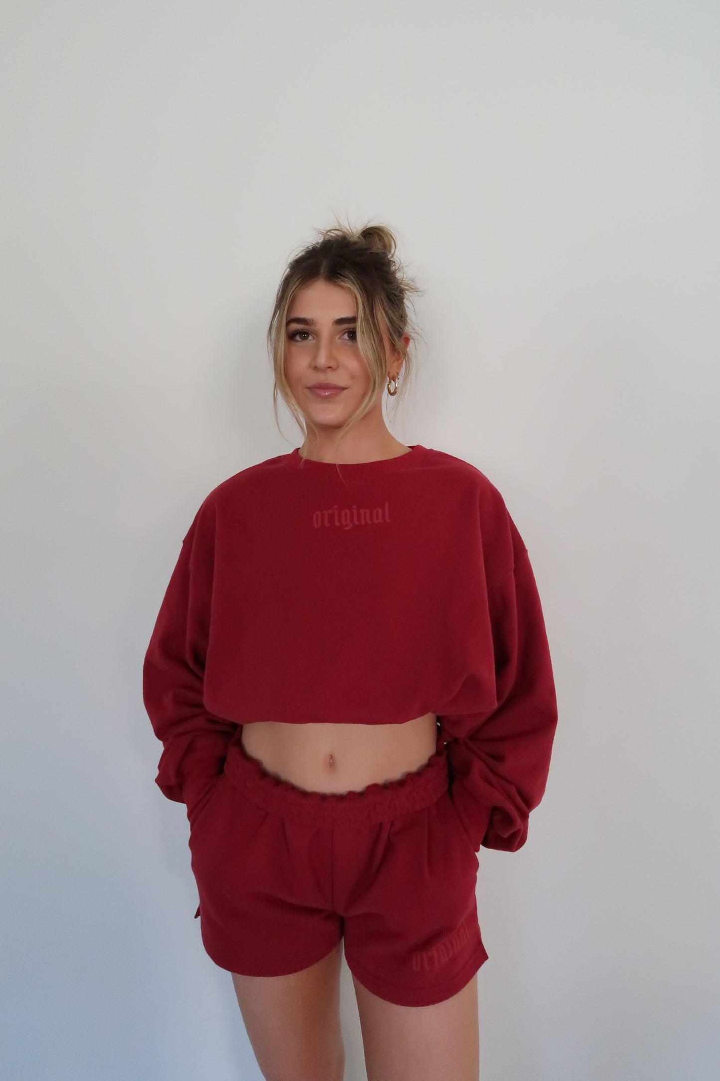 cropped crewneck in cherry